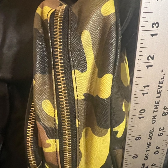 RARE Michael Kors Jet Set Acid Lemon & Green Camo Backpack - Picture 6 of 13